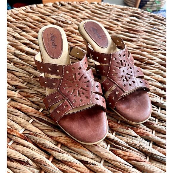 Softspots Slide Leather-Upper Sandals, Sz 8 - Picture 6 of 6